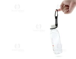 Suporte para Garrafa de cor preta em formato de espiral.