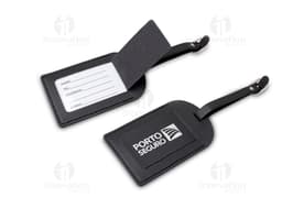 Tag identificado em couro sintético, preto e vazada para comunicação, conectada a um adaptador de radio em um sistema de