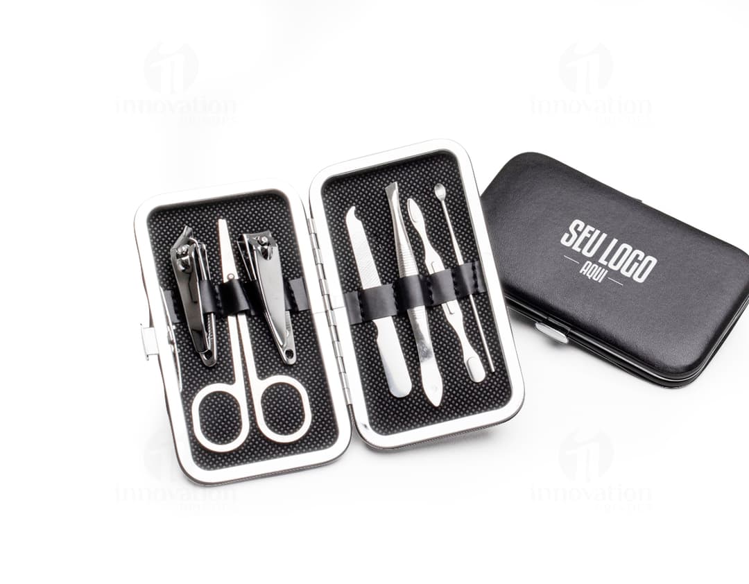 Kit manicure 7 peças, perfeito para manter suas unhas sempre impecáveis! Este conjunto de alta qualidade inclui tesoura