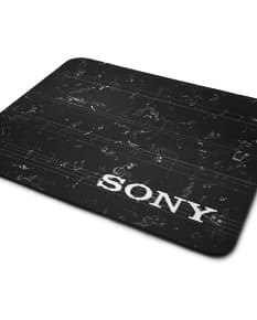 Mouse Pad 5mm c/ Base Antiderrapante na cor rosa, com design de mapa dos Estados Unidos da América em um envelope aberto. Em destaque, a bandeira dos Estados Unidos e o símbolo do dólar. Ideal para uso em escritórios e como suporte para mouse de computador.