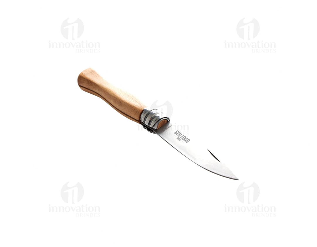 Um canivete feito em aço inoxidável com cabo de madeira, ideal para quem busca qualidade e praticidade em um utensílio