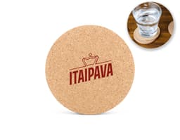Porta copo em cortiça marrom, feito de material isolante orgânico. Ideal para apoiar copos e bebidas.
