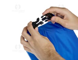 Kit saco impermeável ideal para toda a família! Com design fashion e prático, este saco é isolado e possui alça para