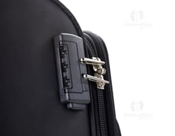 Mala de viagem de 48 litros em couro preto, moderna e elegante, ideal para viagens a negócios. Inclui alça de mão
