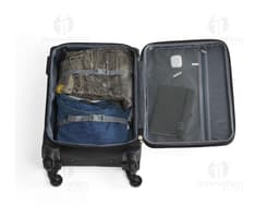 Mala de viagem de 48 litros em couro preto, moderna e elegante, ideal para viagens a negócios. Inclui alça de mão