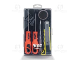 Kit de ferramentas de 5 peças em metal prateado e preto. Tecnologia moderna e equipamento eletrônico, com botões, display e