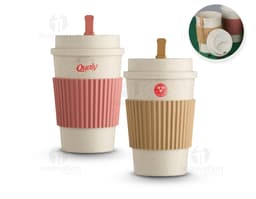 Copo Fibra de Trigo 450ml em um cenário com café, xícara, bebida, espresso, saucer, marrom, comida, pó, colher, mesa