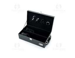 Maleta de vinho de 4 peças em veludo preto, contendo acessórios de negócios e equipamentos tecnológicos, como notebook