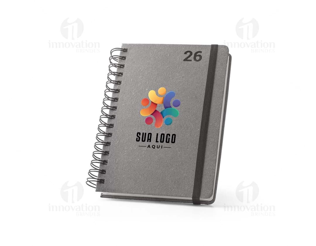 Agenda com argolas para o ano de 2026, na cor preta e com detalhes em dourado.
