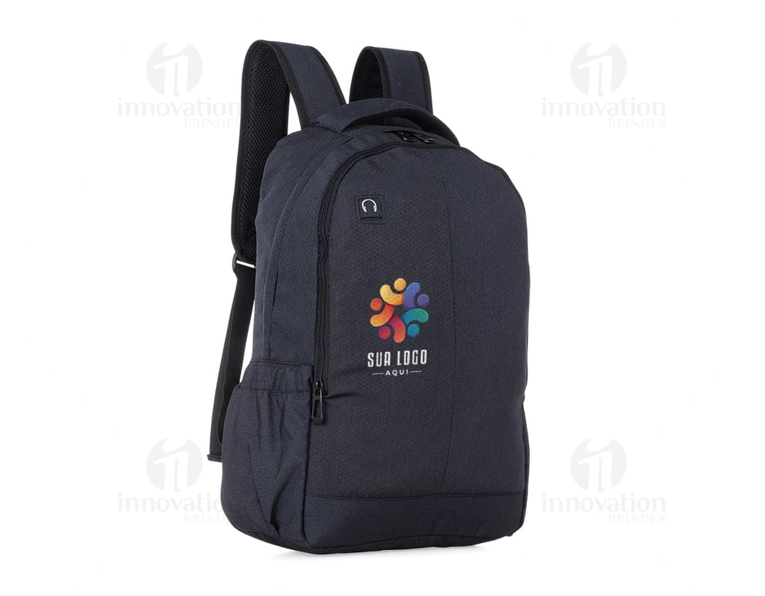 Mochila em poliéster para notebook, ideal para viagens de negócios e lazer. Design moderno em preto, elegante e prático, com