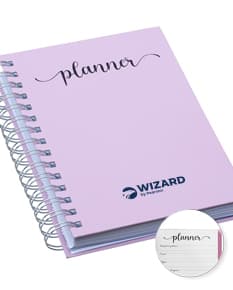 Planner Percalux Anual com capa dura, folhas em branco e marcador de página.