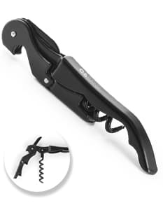Saca-rolhas em metal e PP, com design de aço inoxidável e cabo preto em plástico. O utensílio possui função de abridor de garrafas e é ideal para abrir rolhas de forma prática e rápida. A ferramenta tem acabamento brilhante e pode ser utilizada em trabalhos manuais, reparos domésticos e serviços de bar.