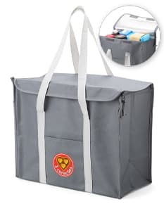 Bolsa Térmica 34 Litros de cor azul, com alça ajustável e fecho em zíper. Ideal para manter alimentos e bebidas refrigerados por longos períodos.