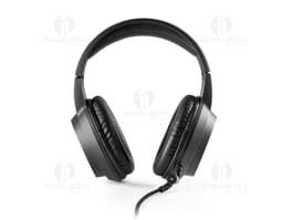 Fones de ouvido em metal prateado com design moderno, fechados com cadeado, simbolizando segurança e proteção. Conexão por