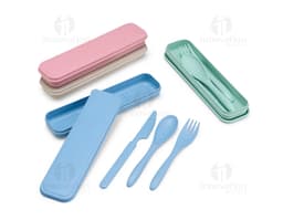 Kit Talheres 3 Peças em aço inoxidável na cor prata. O conjunto inclui uma faca, garfo e colher com cabo elegante e design