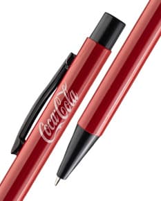 Caneta Metal em tons de prata e preto, com detalhes em relevo.