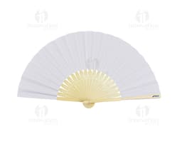 Leque de papel branco com detalhes em dourado e bordas rendadas.