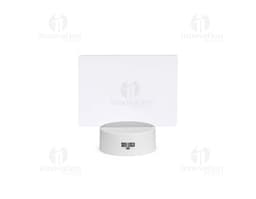 Luminária de mesa com LED, design moderno e ajustável em diferentes ângulos.