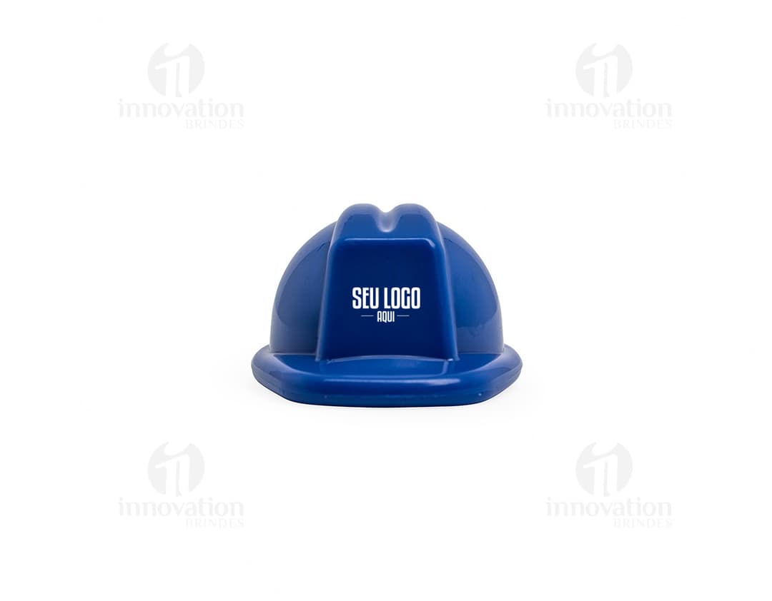Chaveiro em forma de capacete de EPI para proteção.