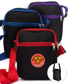 Mochila de ombro preta de couro para viagens de negócios, com alça, fecho de zíper e elegante estilo moderno. Ideal para