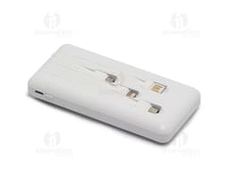 Power Bank preto com conexões USB, pronto para carregar dispositivos eletrônicos. Aparece em um fundo branco.