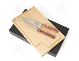 Kit churrasco 3 peças em aço inoxidável, incluindo garfo, espátula e faca de cozinha. Ideal para uso em churrasqueiras