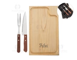 Kit churrasco 3 peças em aço inoxidável, incluindo garfo, espátula e faca de cozinha. Ideal para uso em churrasqueiras