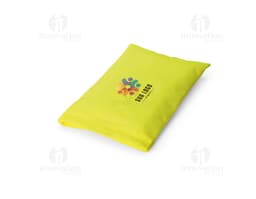 Bolsa em poliéster de cor preta, com alça ajustável e compartimentos internos.