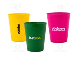 Copo Plástico 450ml transparente com design elegante e resistente.