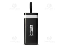 Power Bank de 20 mil mAh com lanterna e cabos.