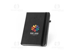 Agenda B5 em PU 2026 em cores cinza e preto, com fechamento de elástico e detalhe dourado na capa.