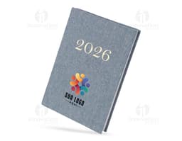 Notebook de linho para Agenda Diária 2026, com moderm à frente, equipamento eletrônico, livro, papel em branco, objetos de