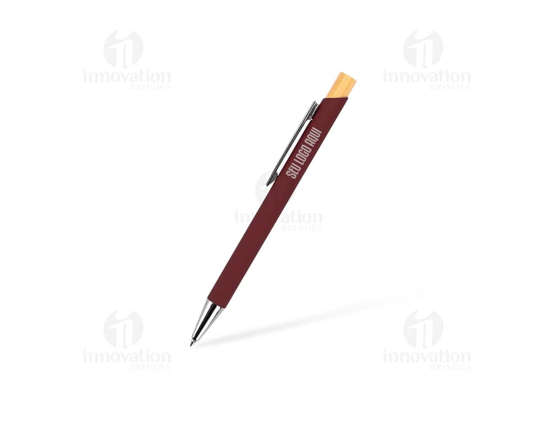 Caneta metal prateada com tampa, corpo de metal liso e detalhes em dourado.