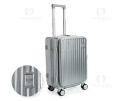 Mala de viagem de 32 litros na cor preta, com rodinhas e alça retrátil. Ideal para viagens curtas e práticas.