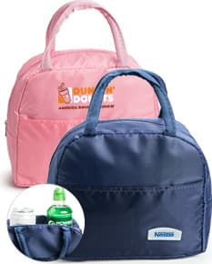 Bolsa térmica de 5 litros, na cor azul marinho, com alça e fecho lateral.