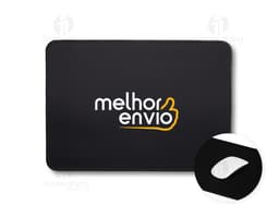 Mouse pad de couro marrom com design retro. Objeto de tecnologia para melhorar o desempenho do mouse em laptops e