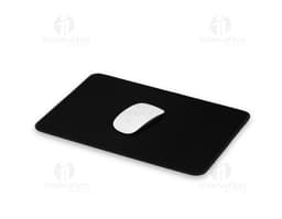 Mouse pad de couro marrom com design retro. Objeto de tecnologia para melhorar o desempenho do mouse em laptops e