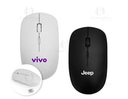 Mouse sem fio em tom de prata, com design moderno e compacto. Possui rodas de rolagem, botões de clique e conexão wireless.