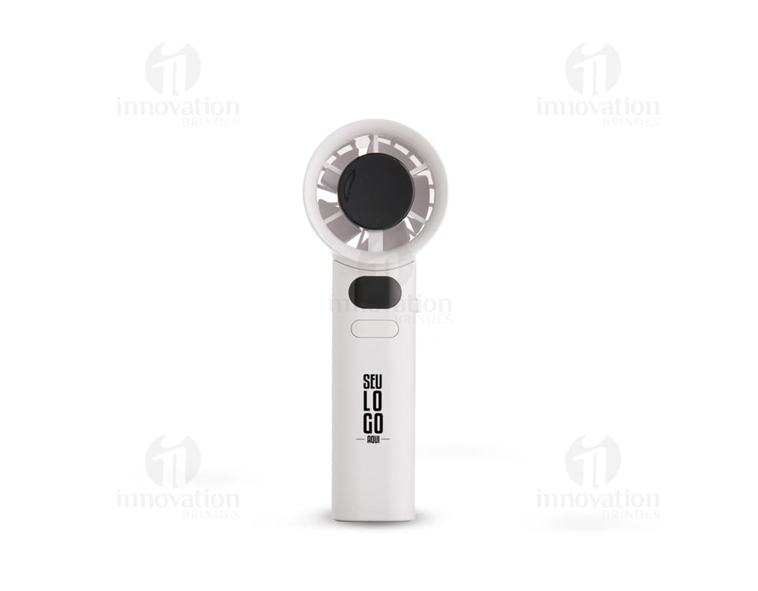 Mini ventilador recarregável em metal prateado com botões de controle e design moderno. Funciona por meio de um mecanismo