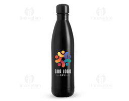 Garrafa térmica de 780ml na cor amarela, feita de plástico e com tampa de rosca. A garrafa está fechada e em pé, com design