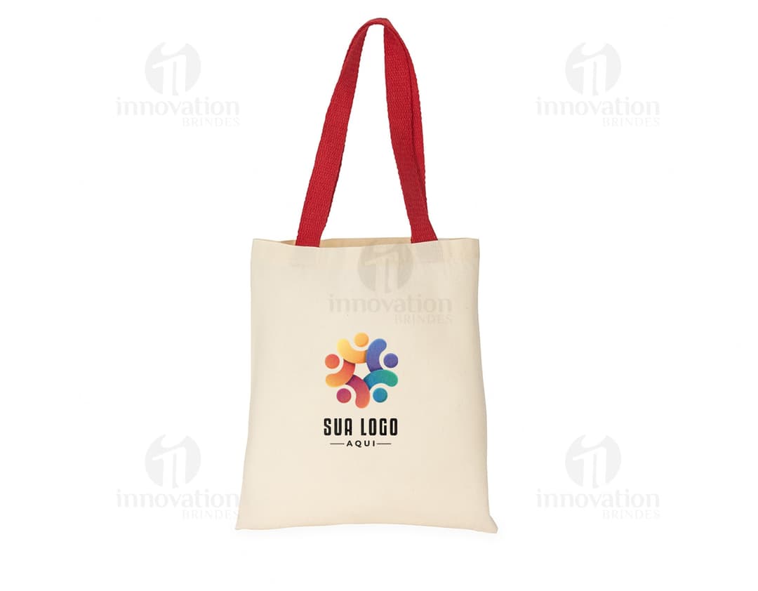 sacola de algodão para compras com design elegante e moderno, feita de material marrom com alça de couro e fecho de trava. A