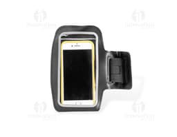 Braçadeira esportiva de couro sintético preto, com fecho de metal. O objeto é uma bolsa de equipamento moderna, usada para