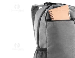 Mochila para notebook em poliéster 300D preta, moderna e prática, ideal para transportar seus equipamentos de forma segura. A