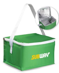 Bolsa térmica em poliéster 600D amarelo com alça de metal e laço de fita, design moderno e resistente. Ideal para transporte de alimentos e bebidas em compras, viagens ou presentes.
